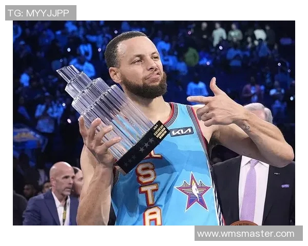 库里三分大赛决赛狂轰20球创历史新纪录引发全场热烈欢呼 库里三分大赛决赛狂轰20球创历史新纪录引发全场热烈欢呼