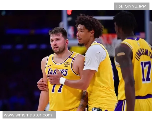 快船与湖人激战12月赛季对决星光璀璨的洛杉矶篮球盛宴